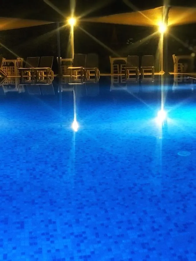 Otel Marinada ビテツ トルコ